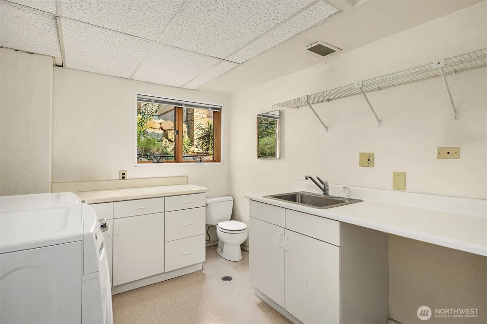 2714 SW 152nd Pl Burien, WA 98166