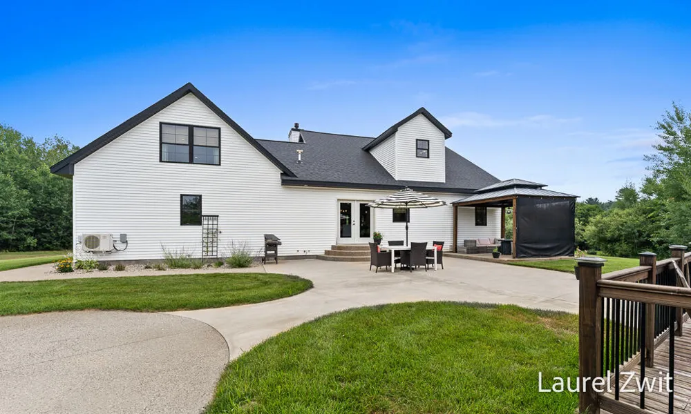 2281 Green Creek Road Muskegon, MI 49445