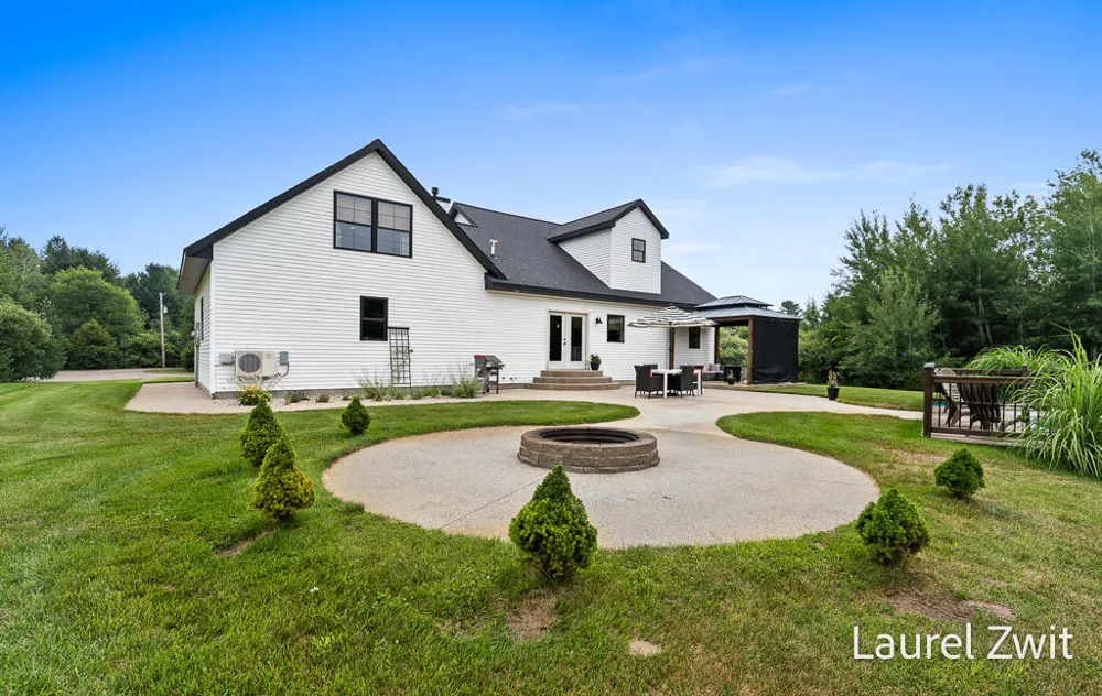 2281 Green Creek Road Muskegon, MI 49445