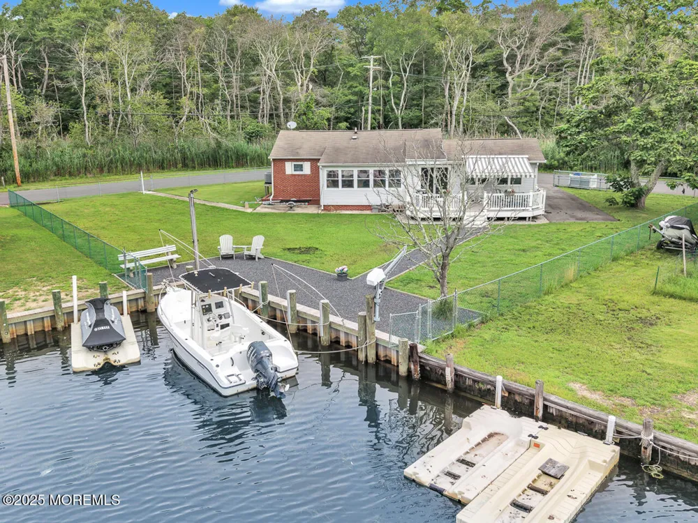 18 Beacon Drive Waretown, NJ 08758