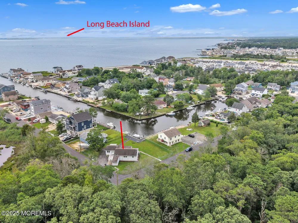 18 Beacon Drive Waretown, NJ 08758