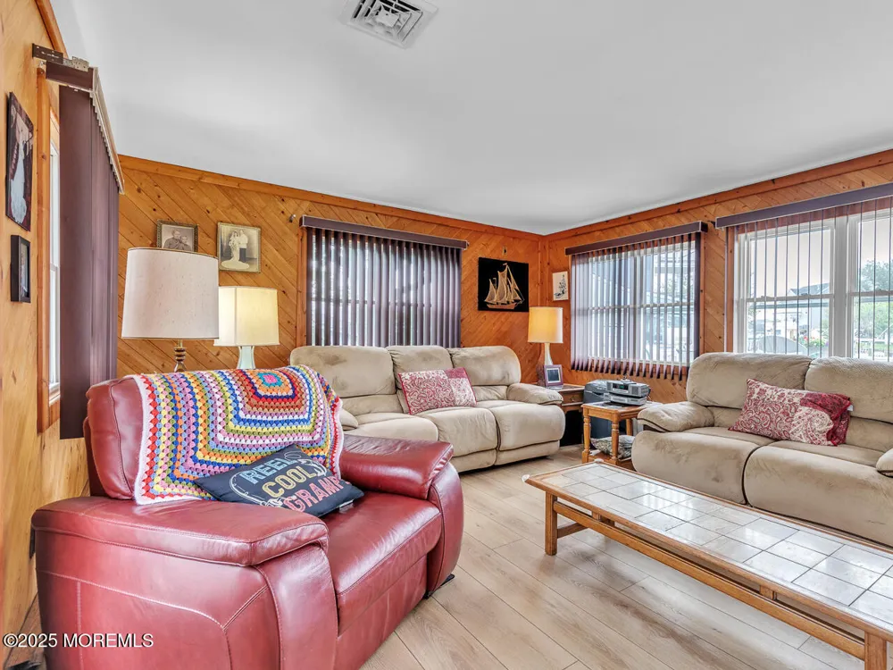 18 Beacon Drive Waretown, NJ 08758