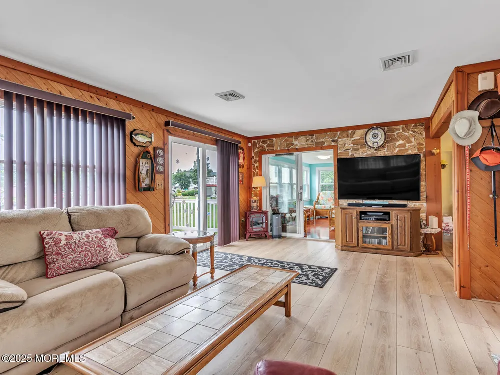 18 Beacon Drive Waretown, NJ 08758