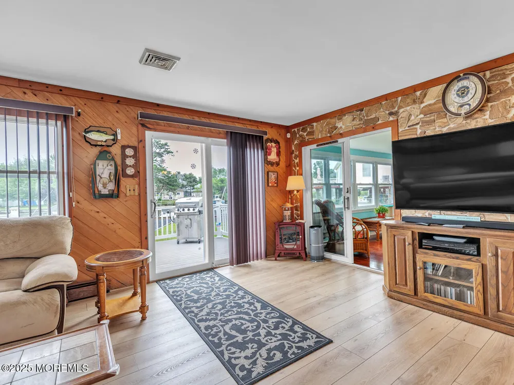 18 Beacon Drive Waretown, NJ 08758