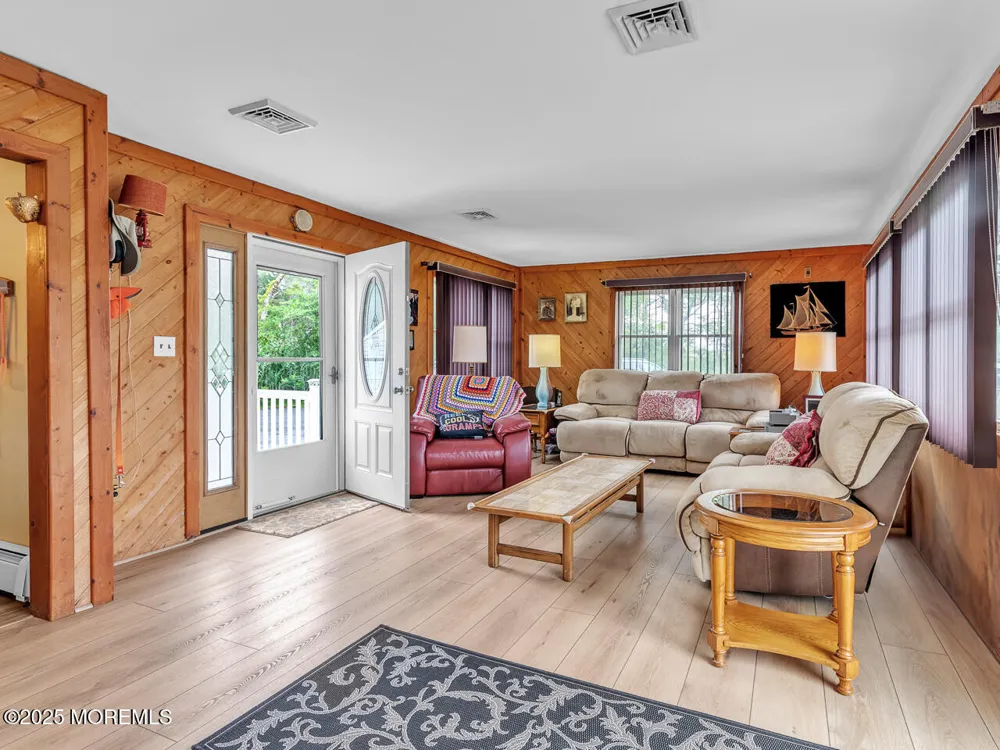 18 Beacon Drive Waretown, NJ 08758