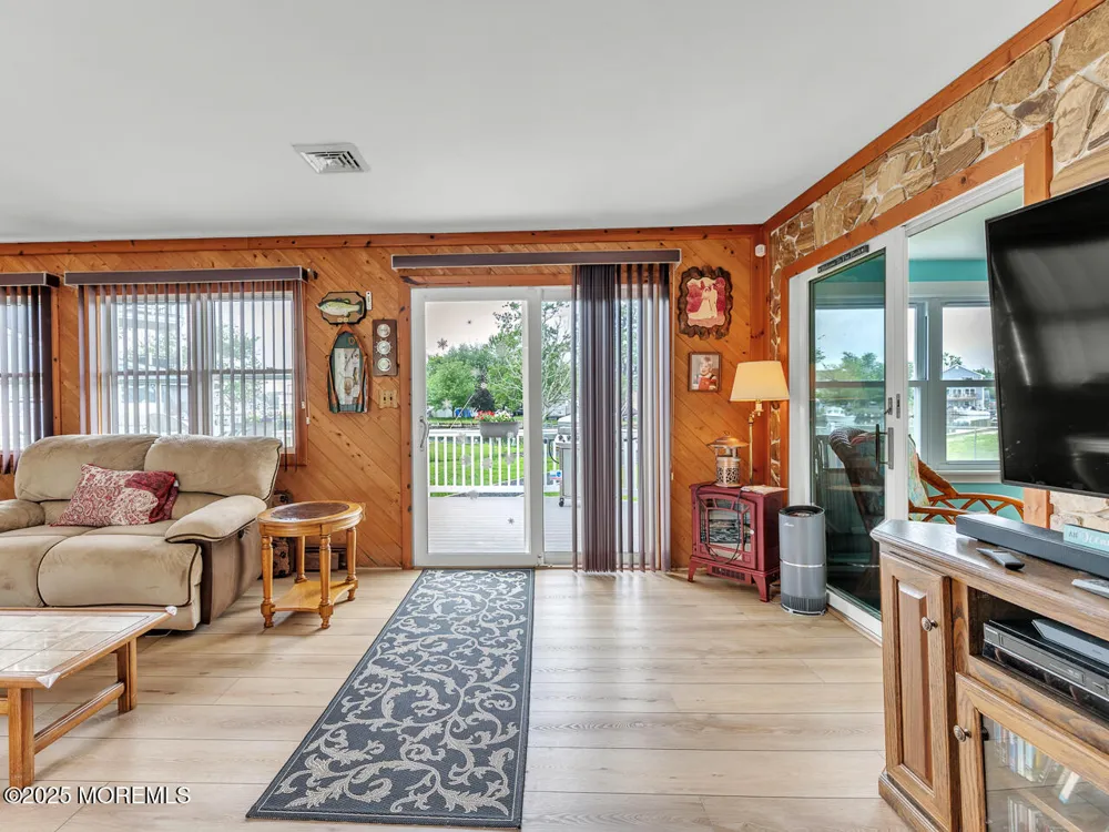 18 Beacon Drive Waretown, NJ 08758