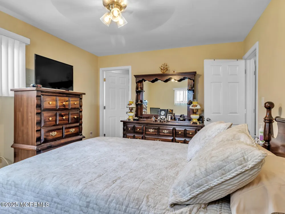 18 Beacon Drive Waretown, NJ 08758