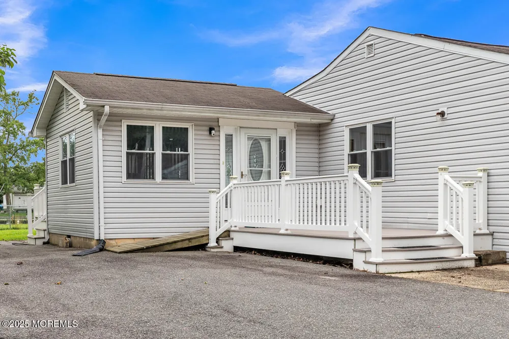 18 Beacon Drive Waretown, NJ 08758
