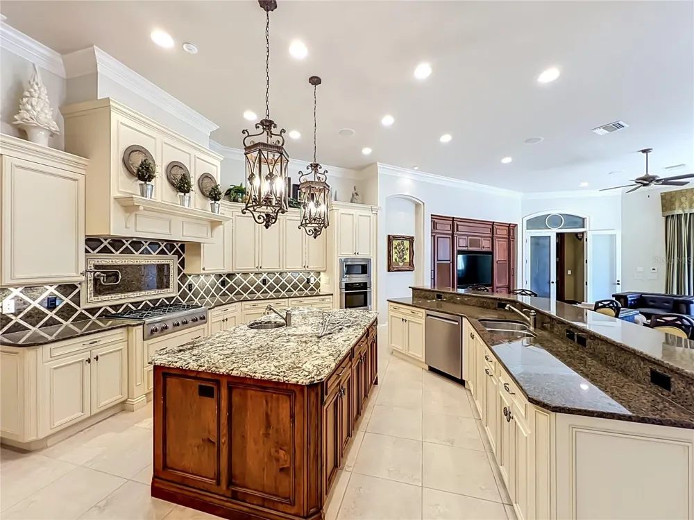 16028 PENDIO DRIVE Bella Collina, FL 34756