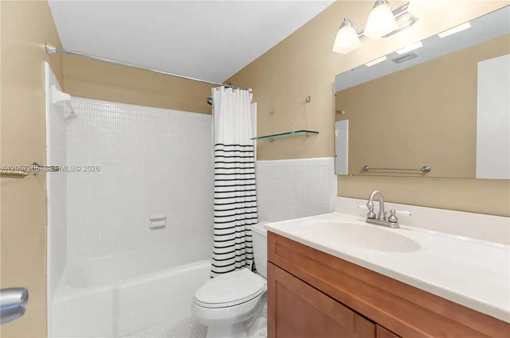 1700 NE 105th St #214 Miami Shores, FL 33138