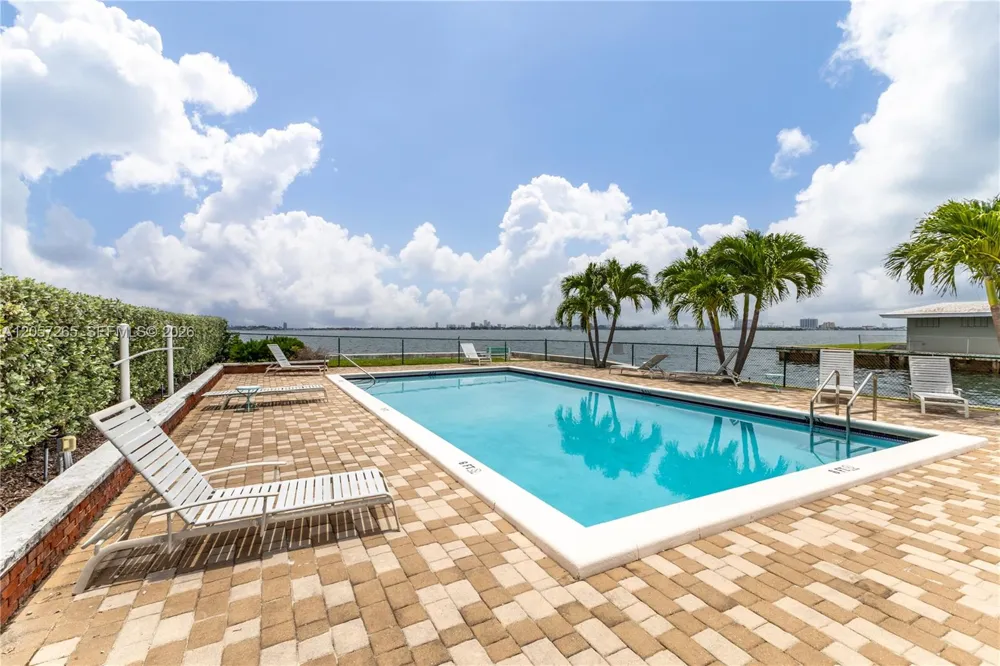 1700 NE 105th St #214 Miami Shores, FL 33138