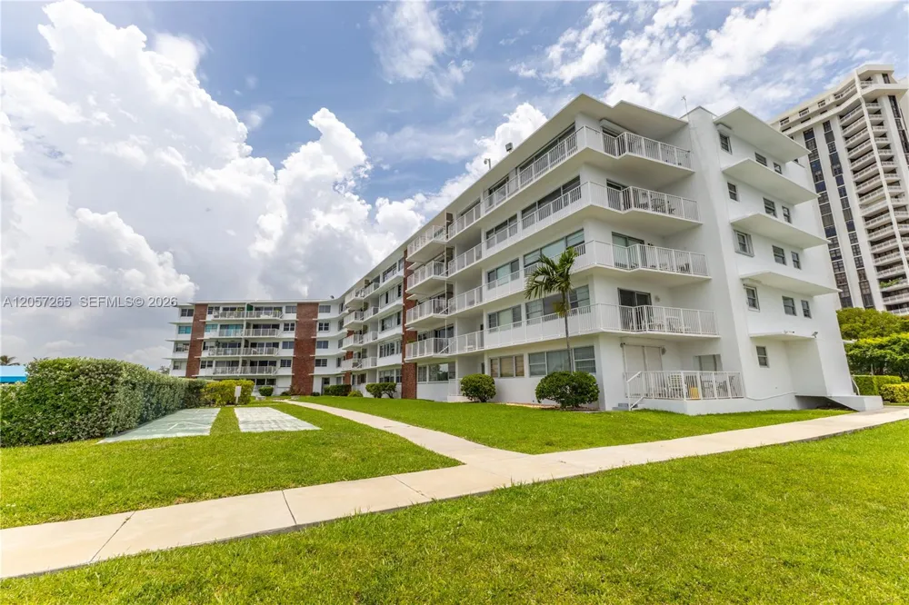 1700 NE 105th St #214 Miami Shores, FL 33138