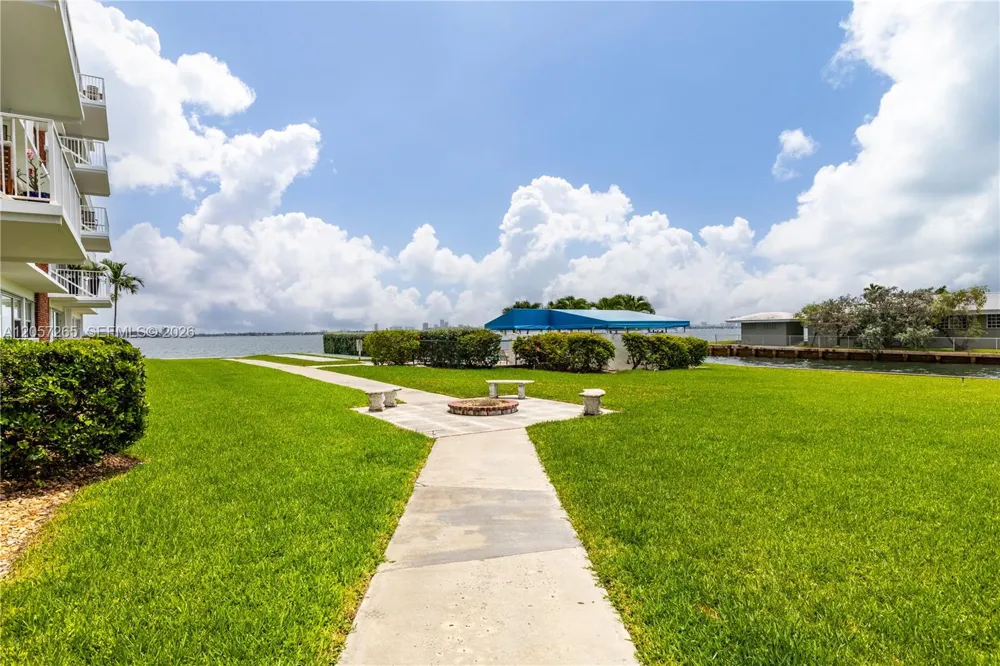 1700 NE 105th St #214 Miami Shores, FL 33138