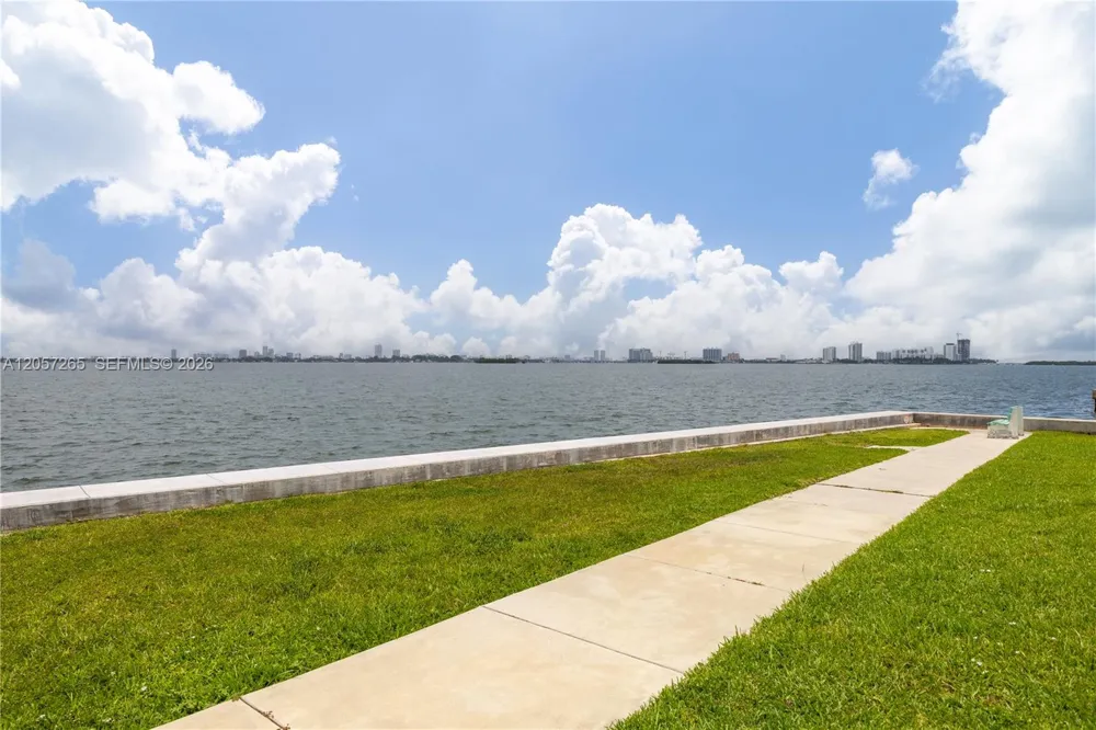 1700 NE 105th St #214 Miami Shores, FL 33138