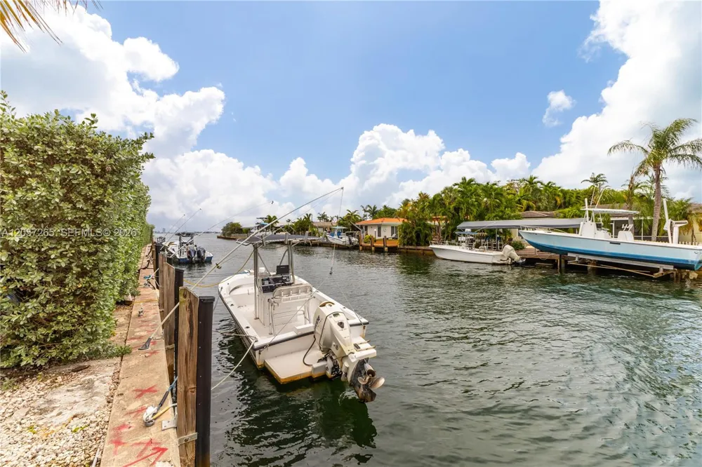 1700 NE 105th St #214 Miami Shores, FL 33138