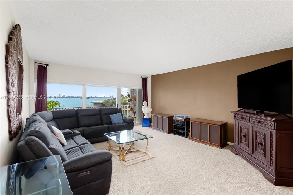 1700 NE 105th St #214 Miami Shores, FL 33138