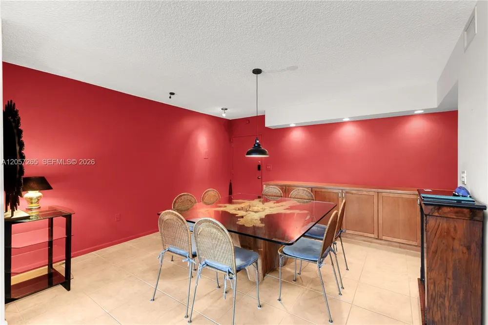 1700 NE 105th St #214 Miami Shores, FL 33138