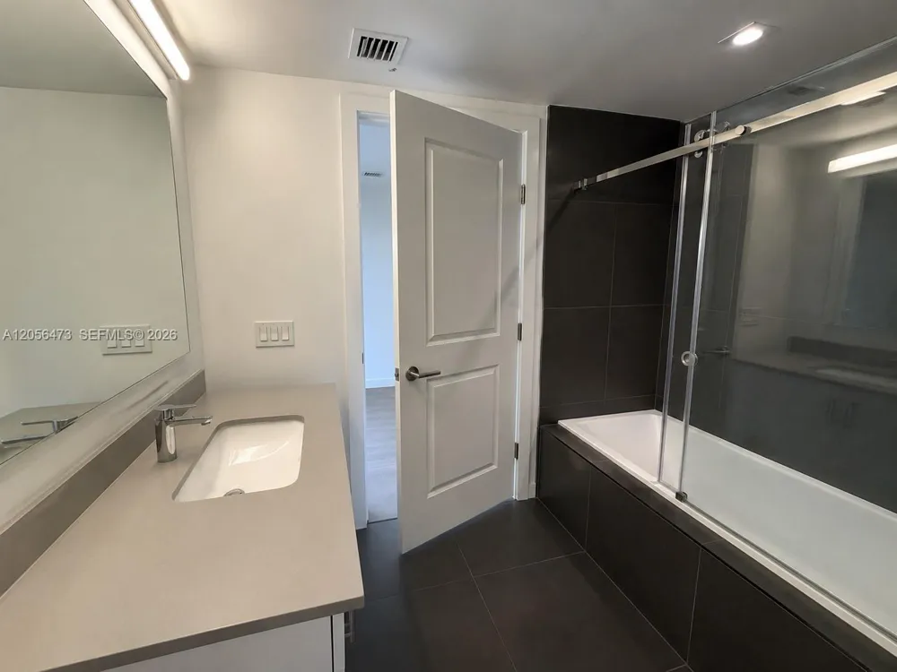 1600 NE 1st Ave #1815 Miami, FL 33132