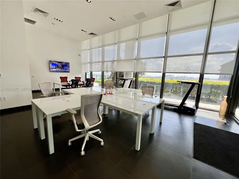 1600 NE 1st Ave #1815 Miami, FL 33132