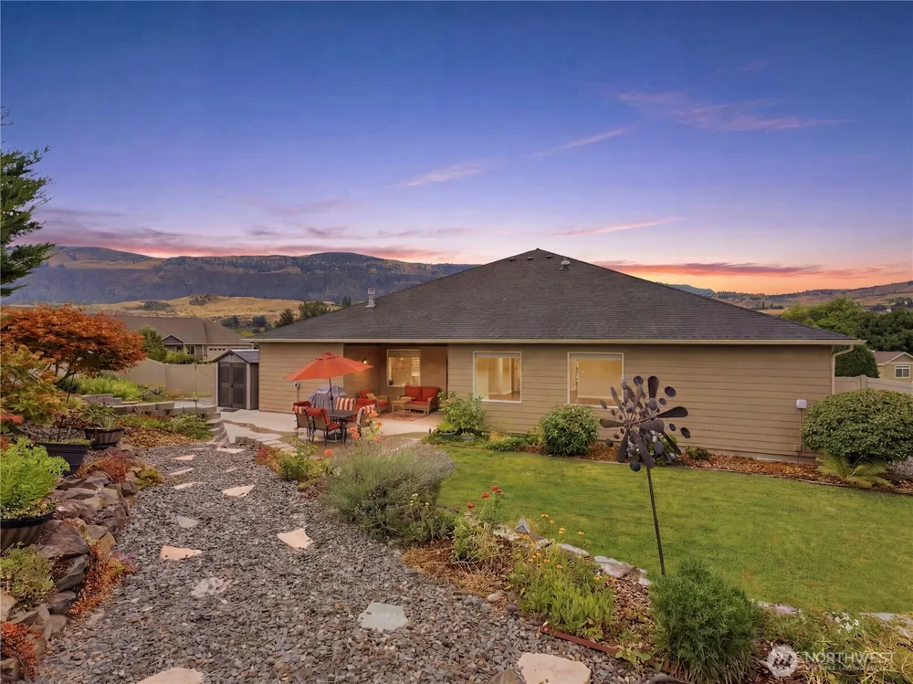 20 Luther Court Malaga, WA 98828