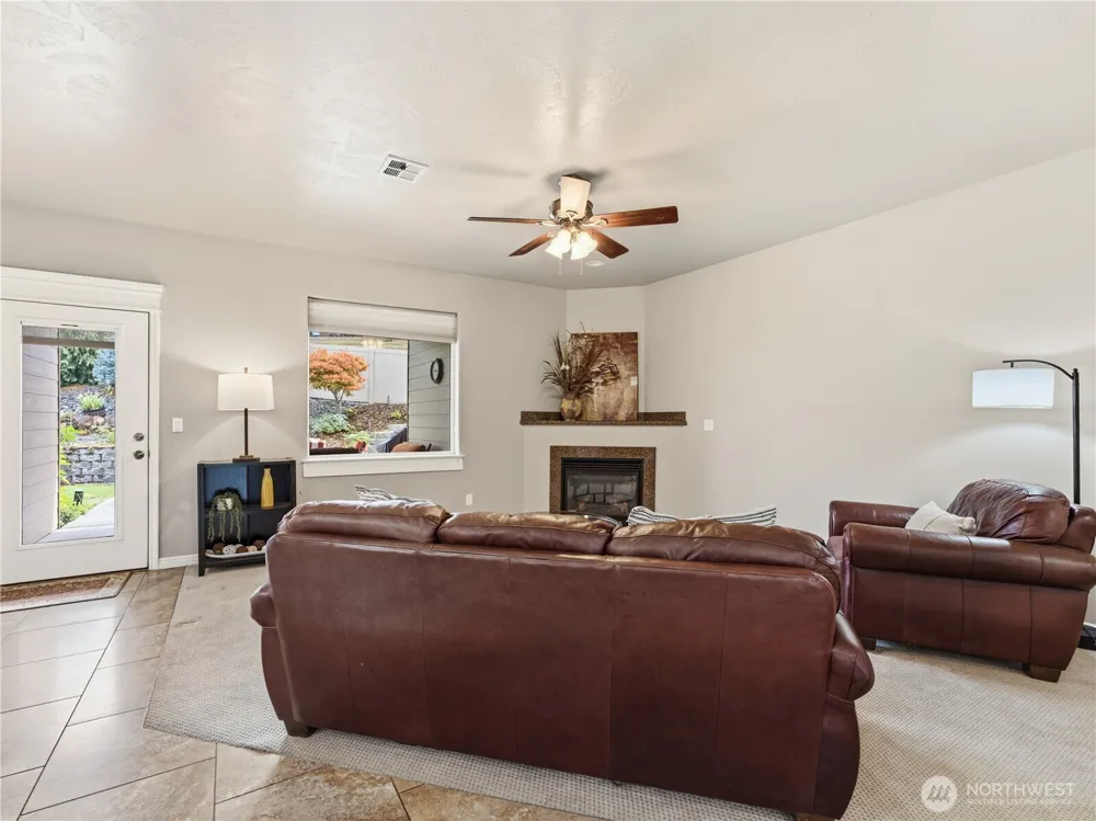 20 Luther Court Malaga, WA 98828