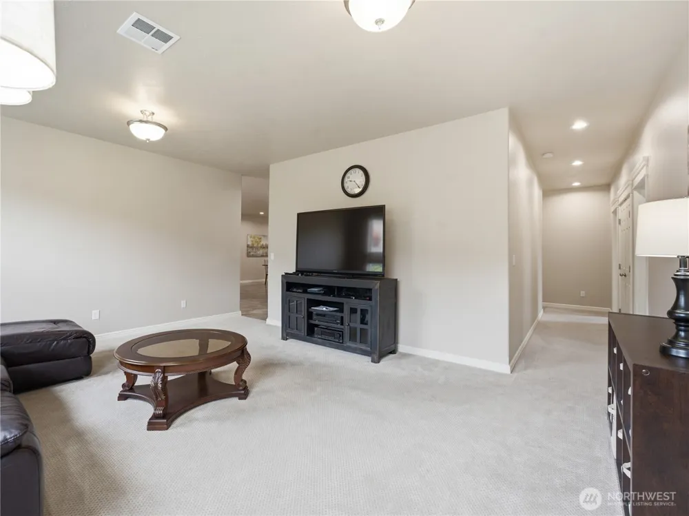 20 Luther Court Malaga, WA 98828