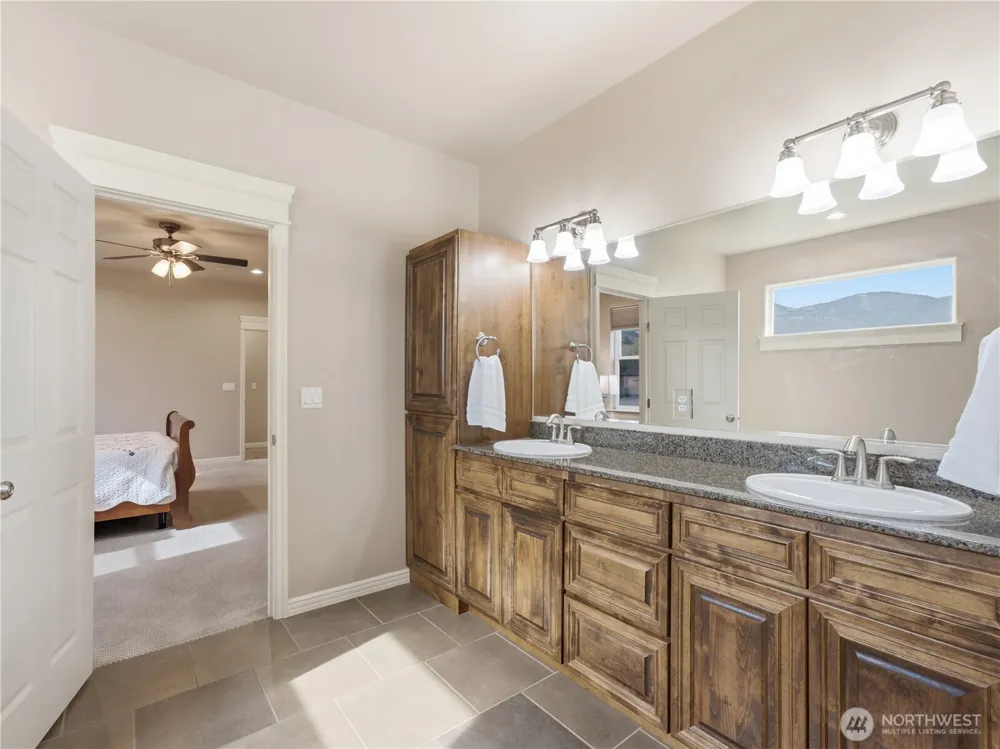 20 Luther Court Malaga, WA 98828