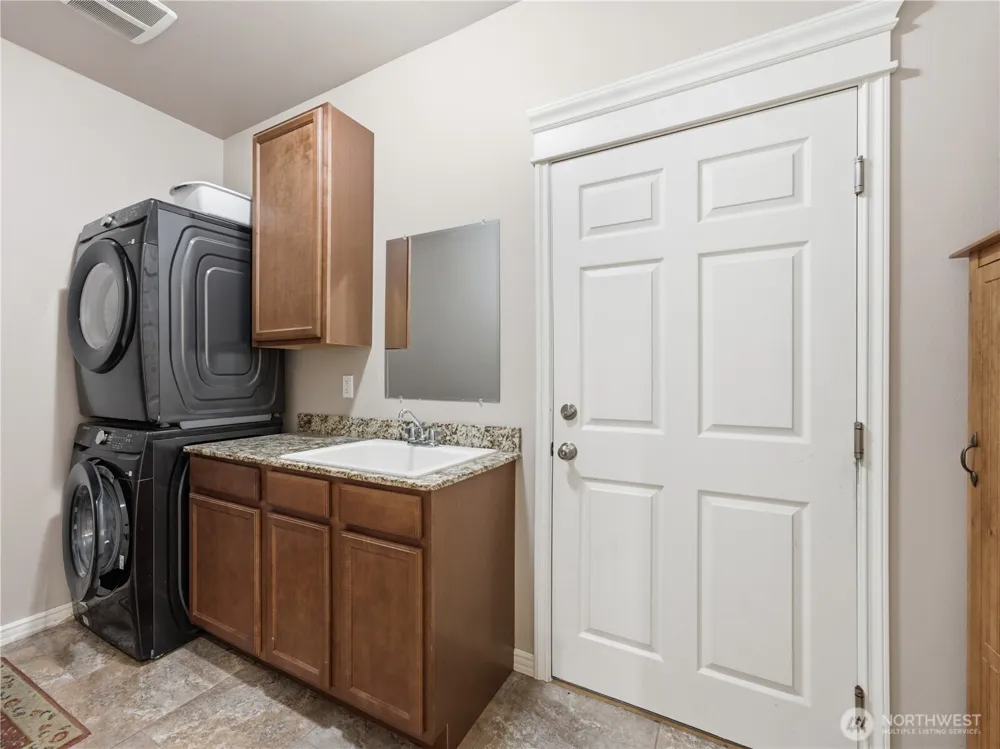 20 Luther Court Malaga, WA 98828