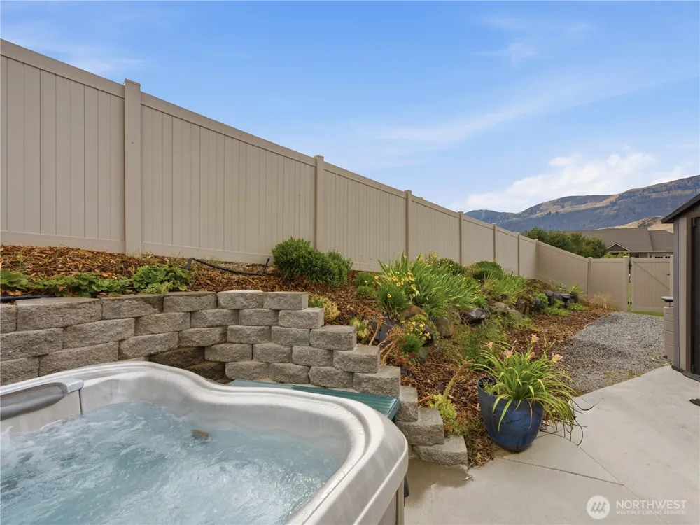 20 Luther Court Malaga, WA 98828