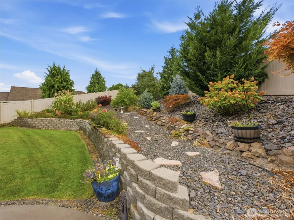 20 Luther Court Malaga, WA 98828