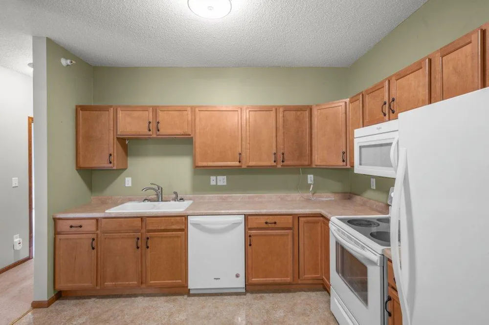 114200 Hundertmark #110 Chaska, MN 55318