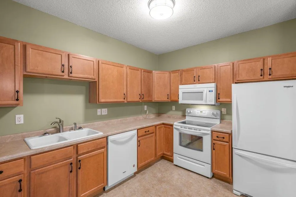 114200 Hundertmark #110 Chaska, MN 55318
