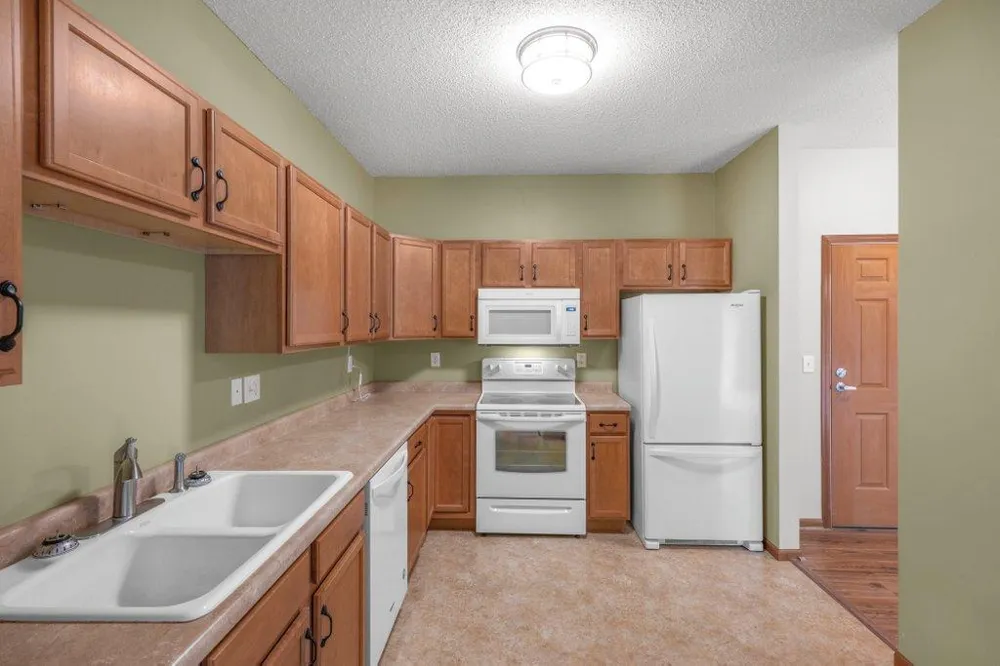 114200 Hundertmark #110 Chaska, MN 55318