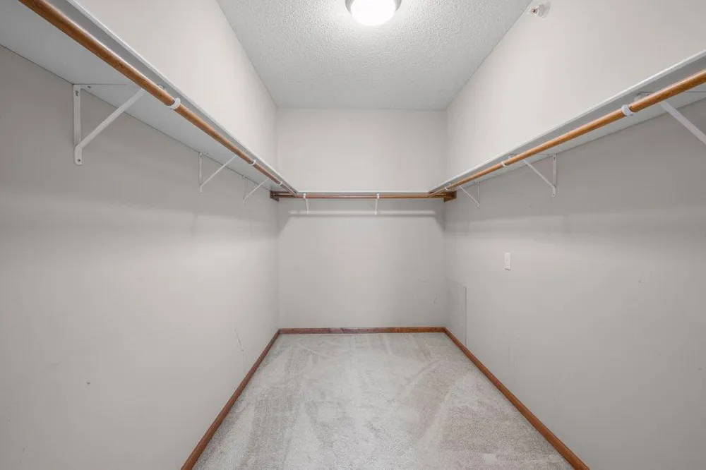 114200 Hundertmark #110 Chaska, MN 55318