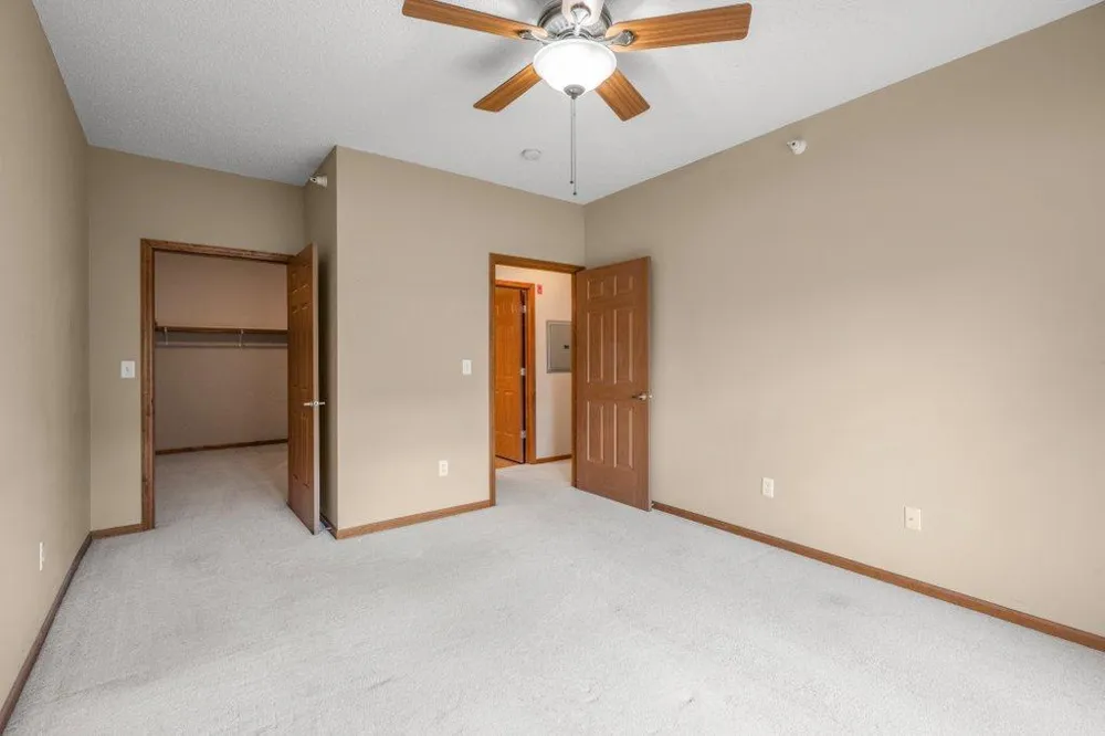 114200 Hundertmark #110 Chaska, MN 55318