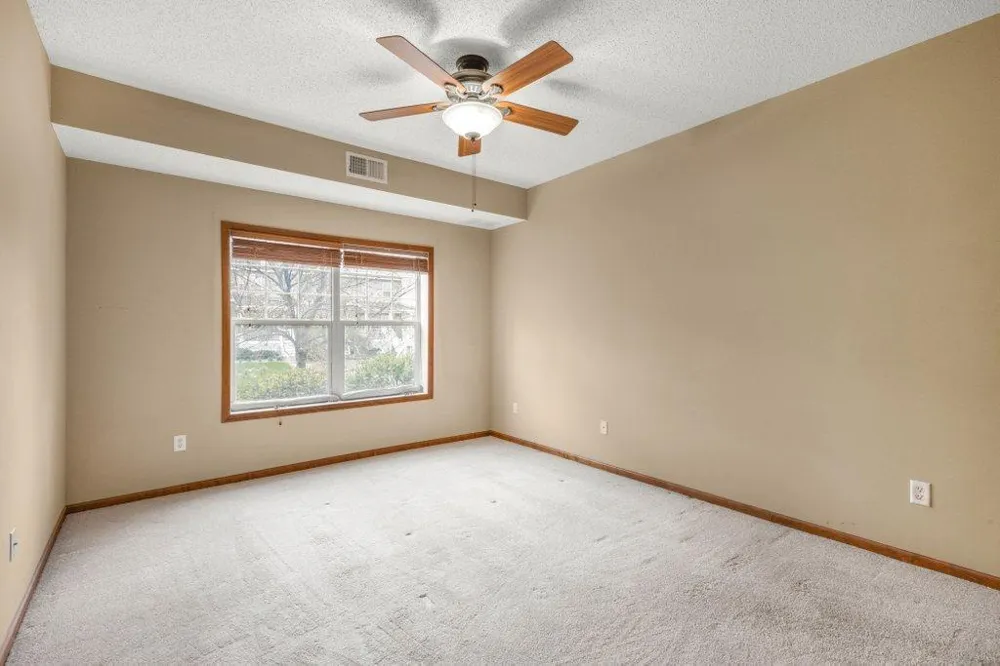 114200 Hundertmark #110 Chaska, MN 55318