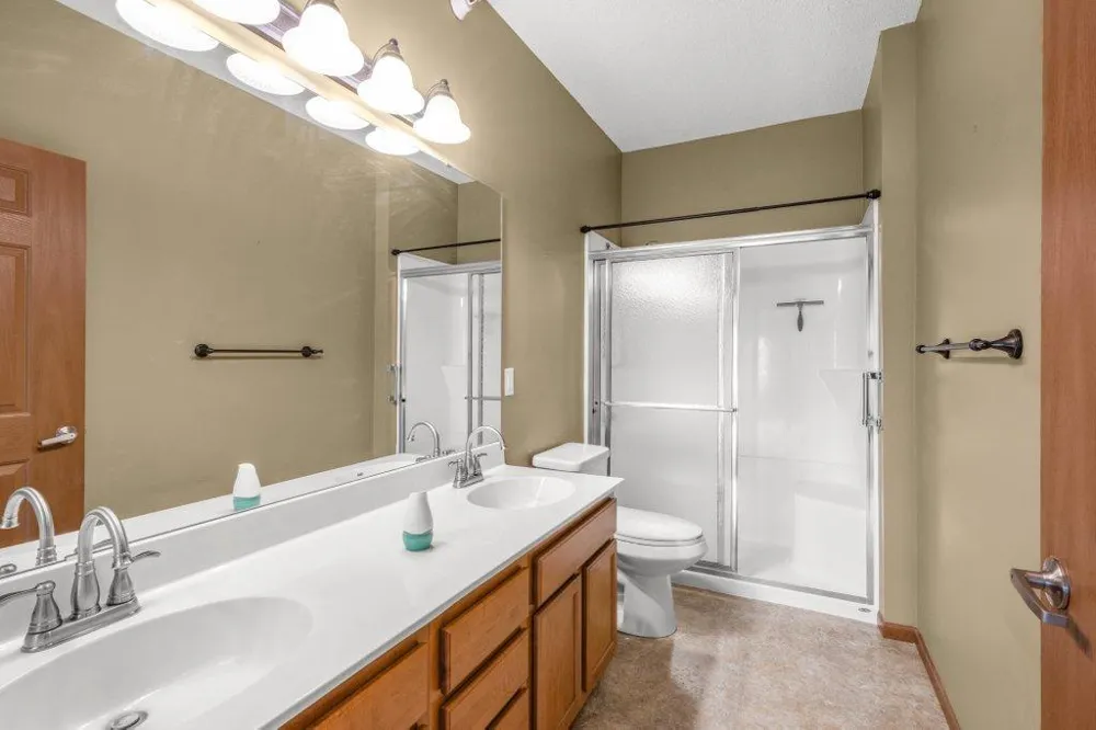 114200 Hundertmark #110 Chaska, MN 55318
