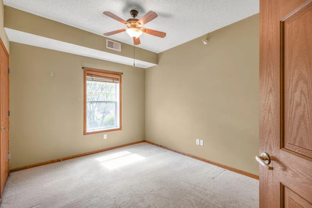 114200 Hundertmark #110 Chaska, MN 55318