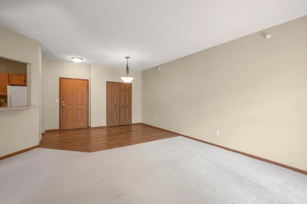 114200 Hundertmark #110 Chaska, MN 55318