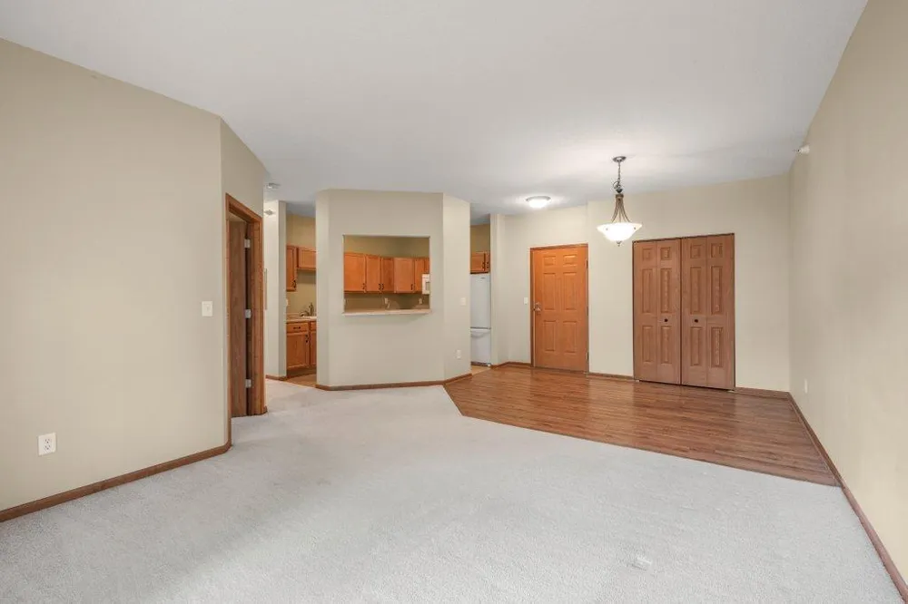 114200 Hundertmark #110 Chaska, MN 55318
