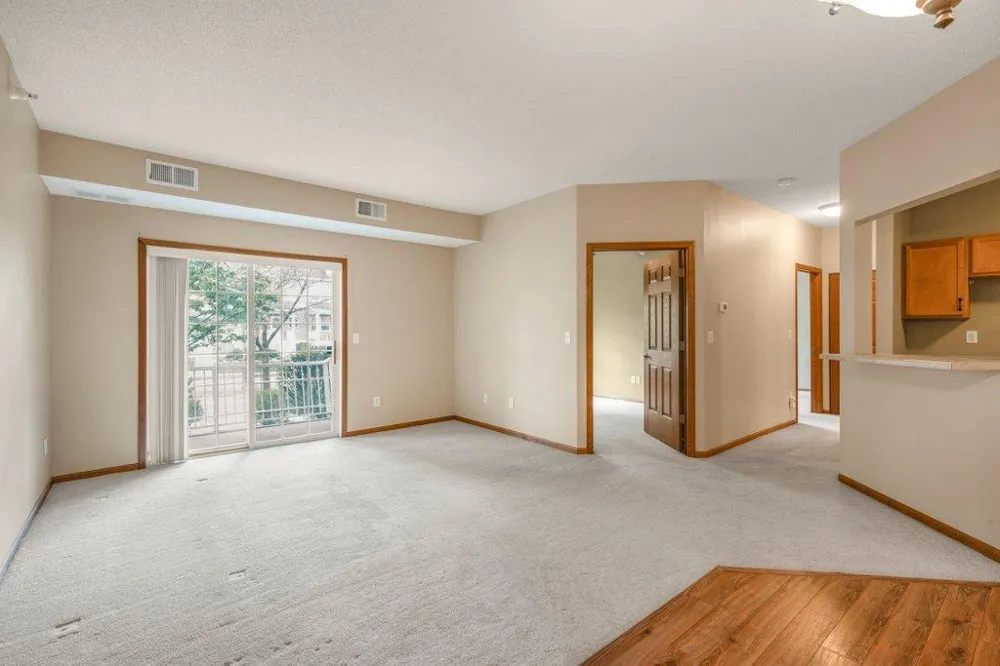 114200 Hundertmark #110 Chaska, MN 55318