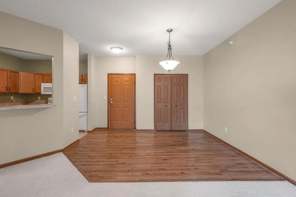 114200 Hundertmark #110 Chaska, MN 55318