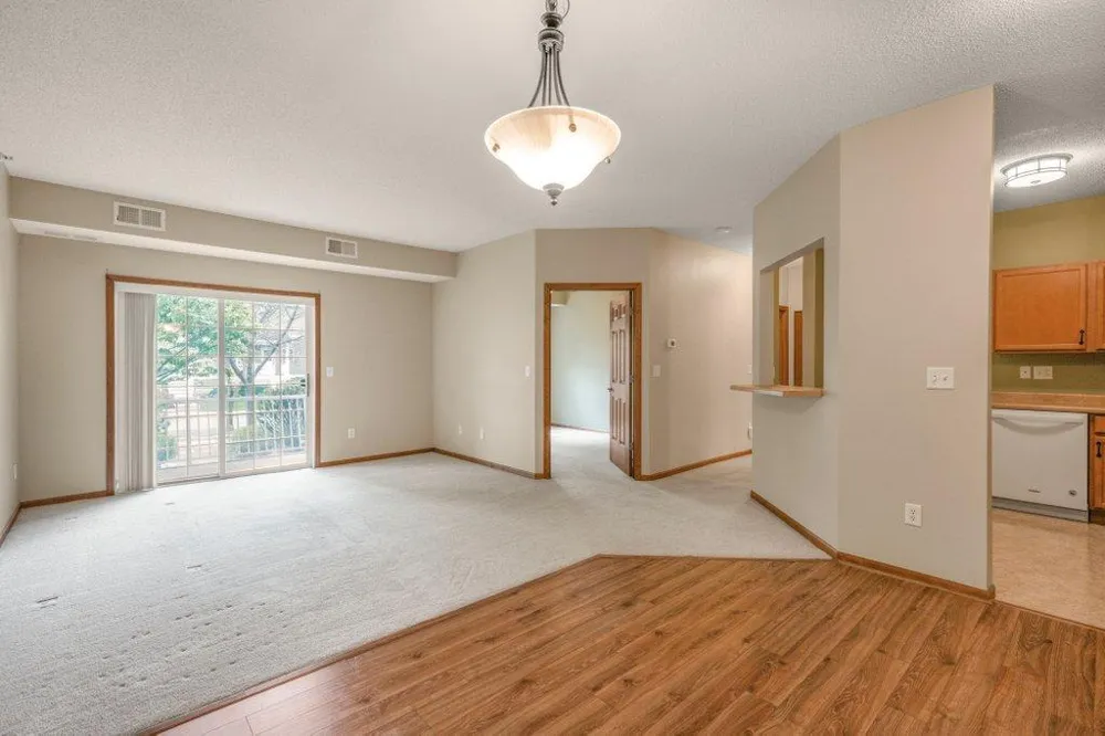 114200 Hundertmark #110 Chaska, MN 55318