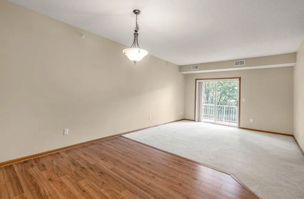 114200 Hundertmark #110 Chaska, MN 55318