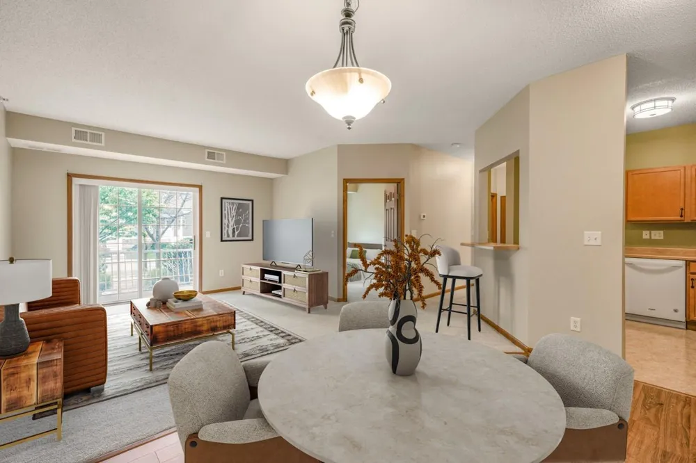 114200 Hundertmark #110 Chaska, MN 55318
