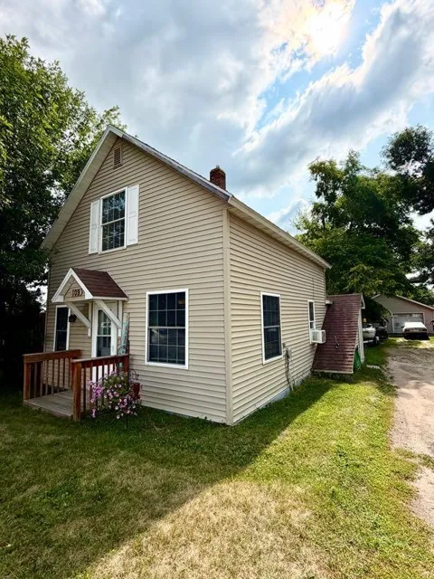109 Main Avenue S