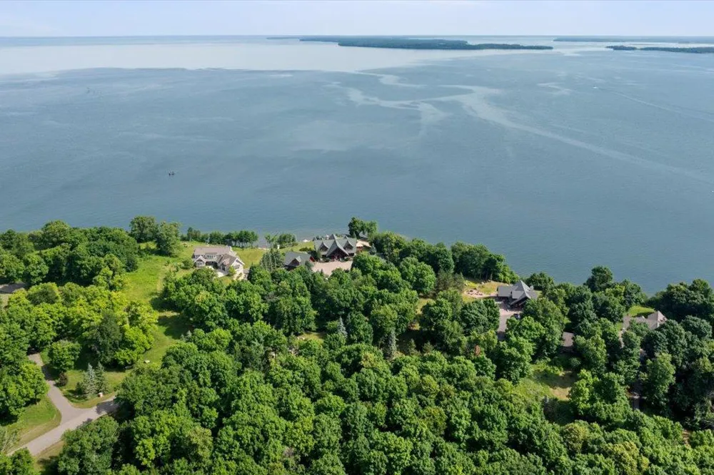 7127 Forestview Road NW Walker, MN 56484