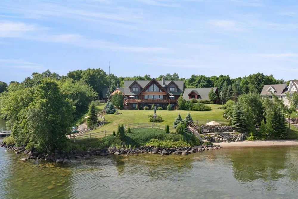 7127 Forestview Road NW Walker, MN 56484