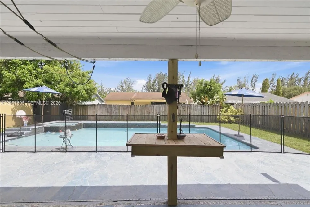 10960 NW 21st St Sunrise, FL 33322