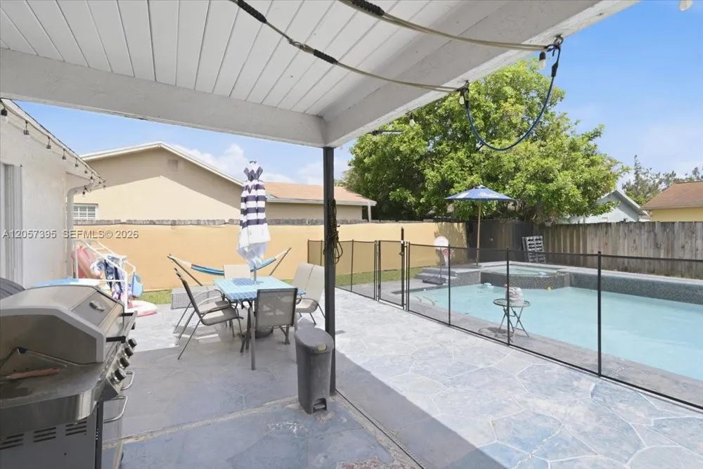 10960 NW 21st St Sunrise, FL 33322